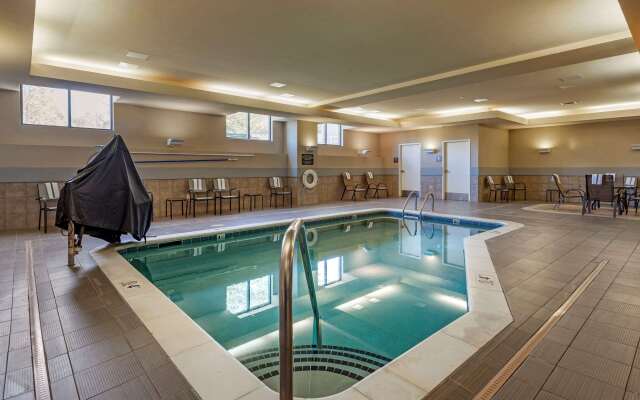 Comfort Suites Huntersville near Lake Norman