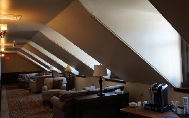 Sheridan Inn, B/W Signature Collection