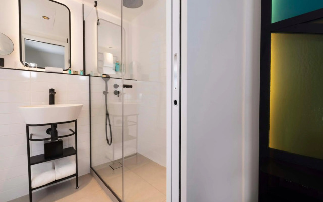 Le 12 Hotel