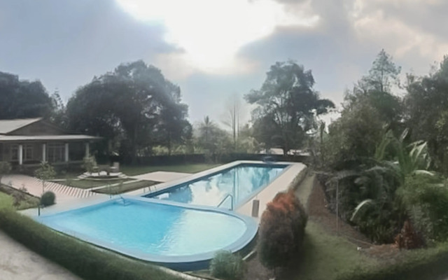 Residences by RedDoorz near Taman Safari