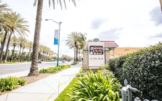 Econo Lodge At The Park