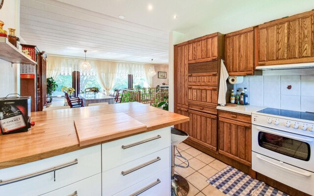 Nice Home in Västra Frölunda With Wifi and 3 Bedrooms