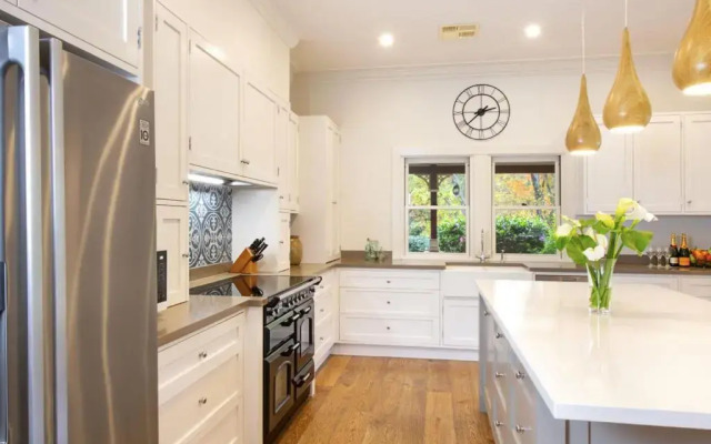 THE ELMS Berry Berry and Surrounds 4pm check out Sundays