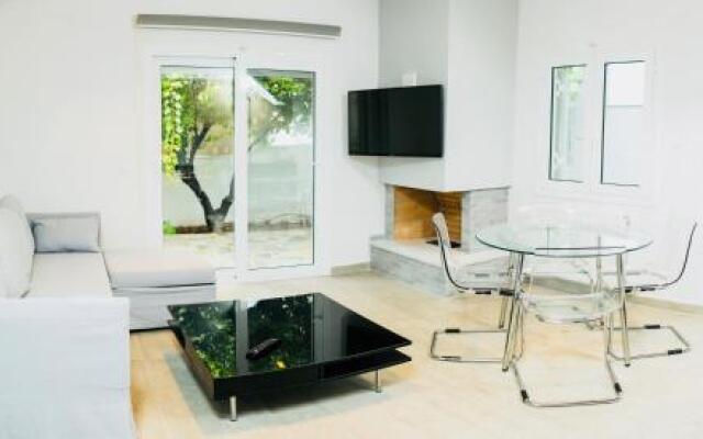 Minimal Residence Near the Beach