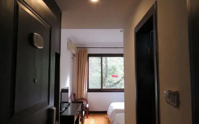 China Town Riverside Garden View Hotel