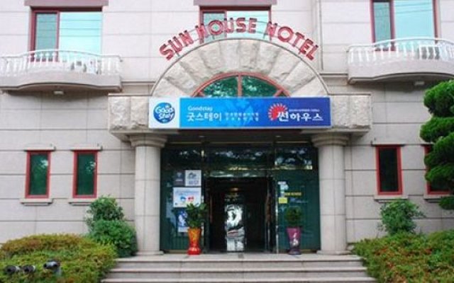 Sun House Hotel