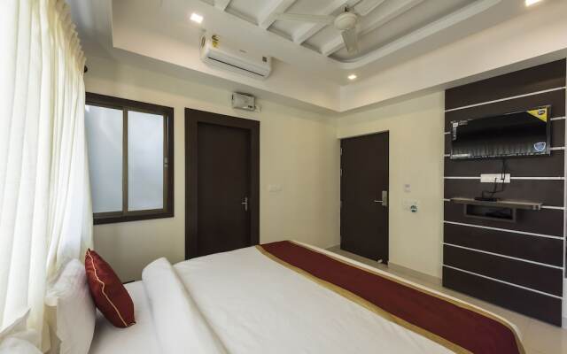 OYO 11414 Hotel Silver Suites