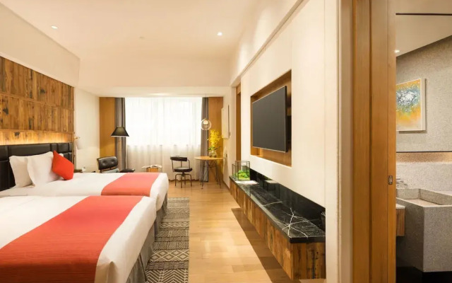 QI Hotel