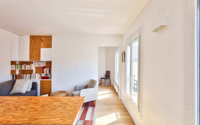 Fully Equipped Apartment Near the Canal Saint Martin