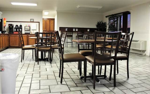 Econo Lodge Inn & Suites Central