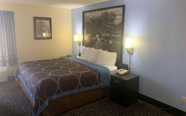 Super 8 by Wyndham Galesburg