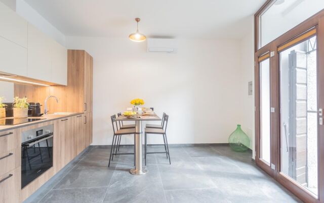 Cozy Nest on the Lake