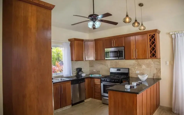 Private Villa! All Bedrooms /w TVs and in Livingroom