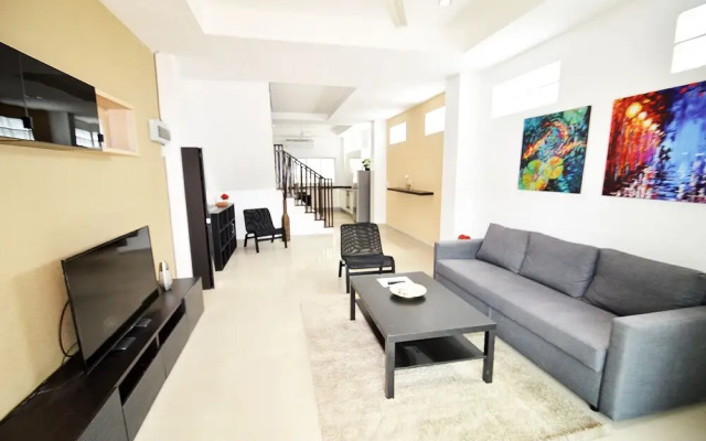 Deluxe Jacuzzi Townhome