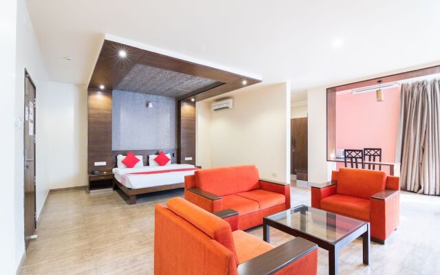 Capital O 490 Hotel Compact Maple Leaf