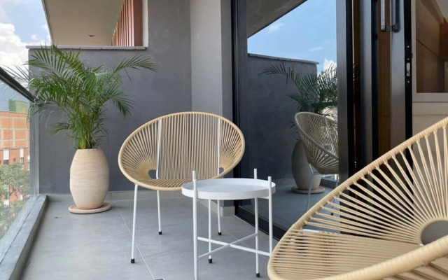 w Impressive 3BR With Balcony in Laureles