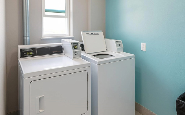 Travelodge by Wyndham LAX