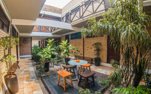 Economy Flat