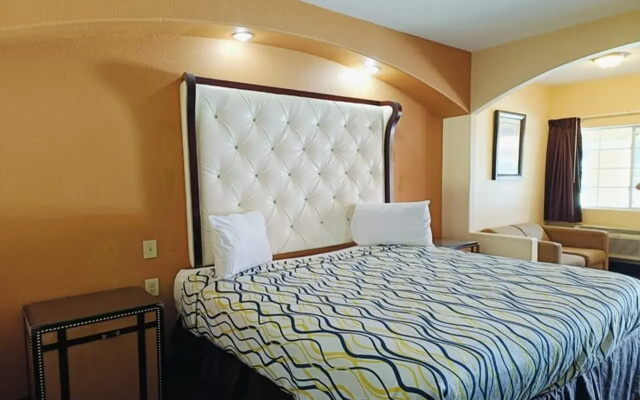 Capital O Deluxe Inn Channelview Houston I-10