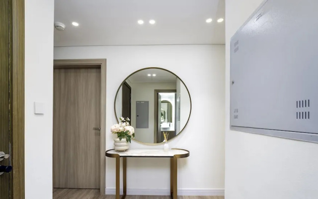 Stunning 2 BR in the heart of Downtown