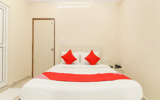 Royal Emirates Banjara by OYO Rooms