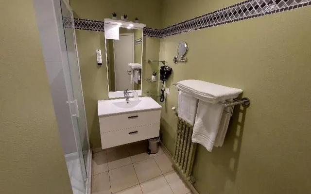 Logis Hotel Loire Hotel