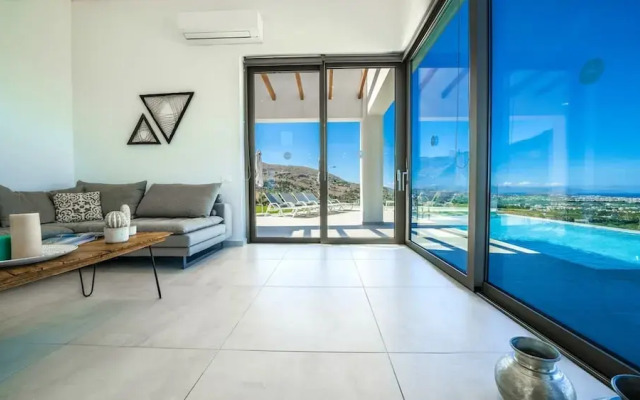 Villa Con Vista- Heated Pool 4 bdr Sleeps 8