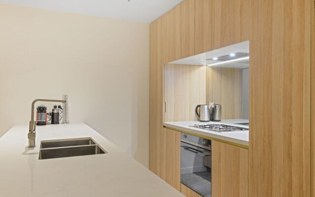 New 2 Bedroom Apt Minutes Walking to Darling Harbour