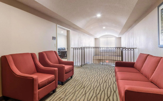 Comfort Suites