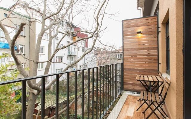 Olympia Flats by Oval