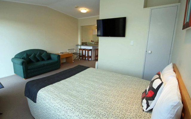Spinnaker Motel