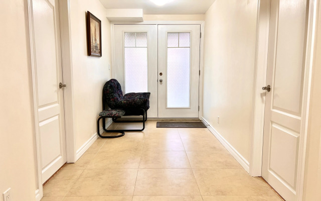 Cozy Home in Richmond Hill with Free Parking