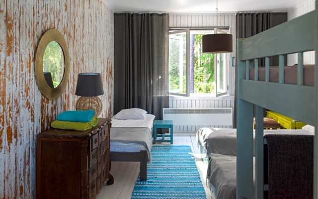 Saarj¿e puhkemaja tuba koos hommikus¿¿giga