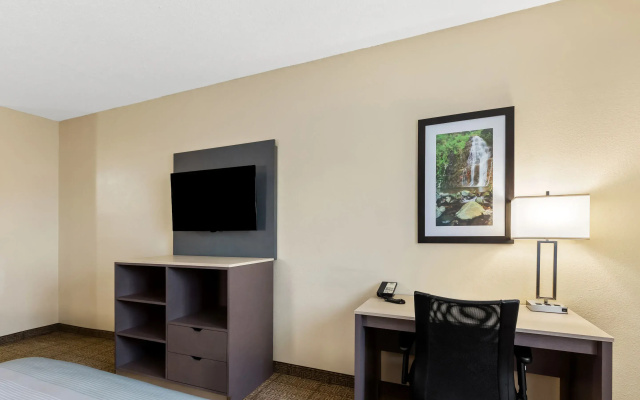 Quality Inn and Suites Springfield Southwest near I-72