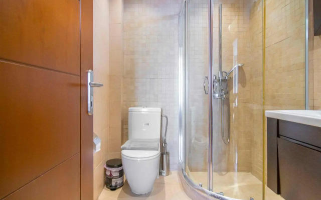 Lis153 by Smart Cozy Suites - Top Floors with Amazing City View - Available 24hr