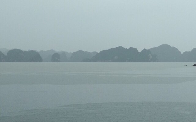 Angela House Ha Long Bay View