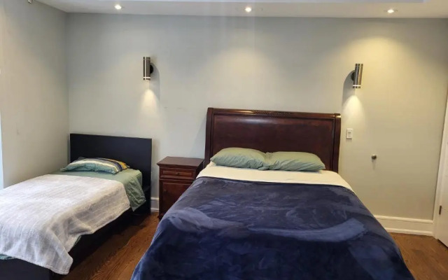 Toronto Modern House guest room