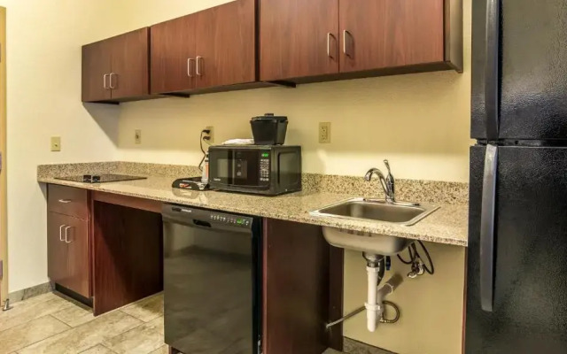 Cobblestone Hotel & Suites - Greenville