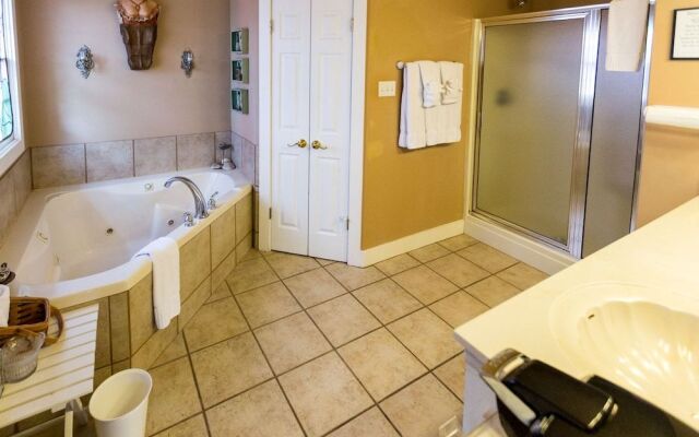 Equinox Inn at Canyon Lake