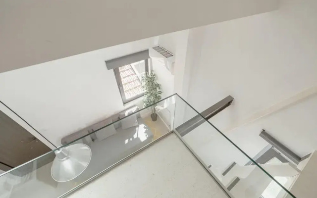 Mezzanine Stylish Apartment P by Vacationy
