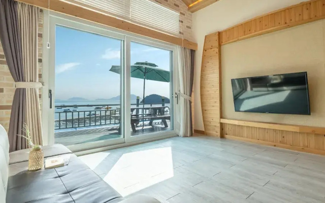 Yeosu Arum Oceanview Whole House Pension