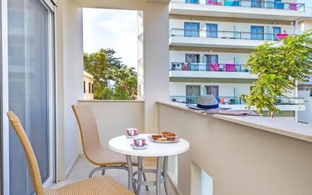 Central Luxurious Apartments Close to the Sea