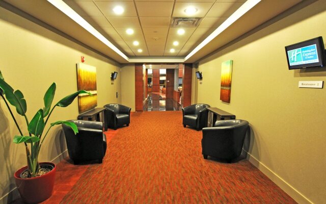 Holiday Inn Hotel & Suites Montreal Airport by IHG