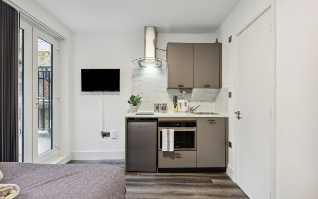 STH Sutherland Avenue Apartment