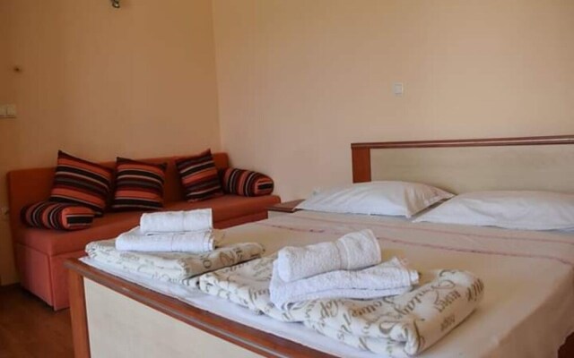 Mir - Close to Beach - SA3