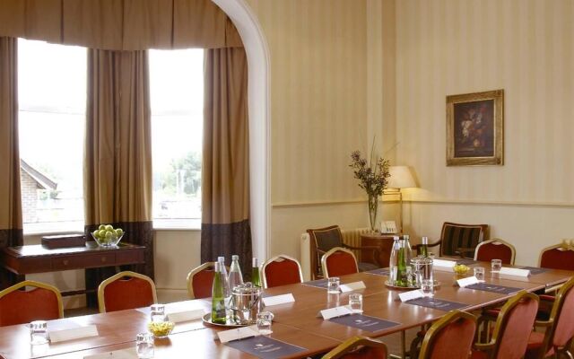Mercure Farnham Bush Hotel