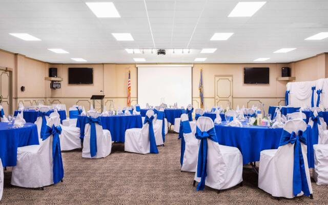 Ramada Hotel & Conference Center by Wyndham Paintsville