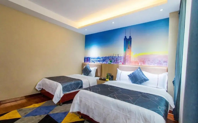 Chonpines Hotel (Shenzhen Gongming Honghuashan Metro Station)