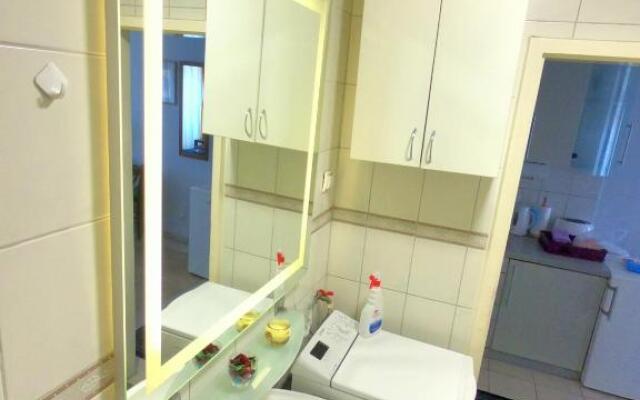 City Center Lovely Studio Apartment