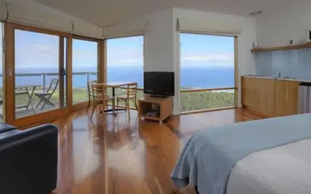 Chris'S Beacon Point Restaurant And Villas